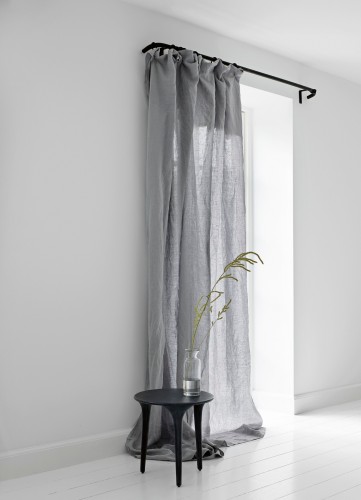 42556-tinekhome-feel-autumn-2018-curtain100-bl-curtainring-bl-curtainwall-bl-feeltableo35-ph-lin160x260-mist-gl-bottle-l