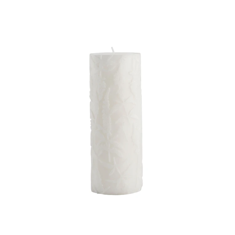 biala-swieca-z-motywem-kwiatowym-20-cm-lene-bjerre-casa-carina