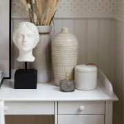 szary-ceramiczny-pojemnik-na-toaletke-callie-lene-bjerre-casa-carina