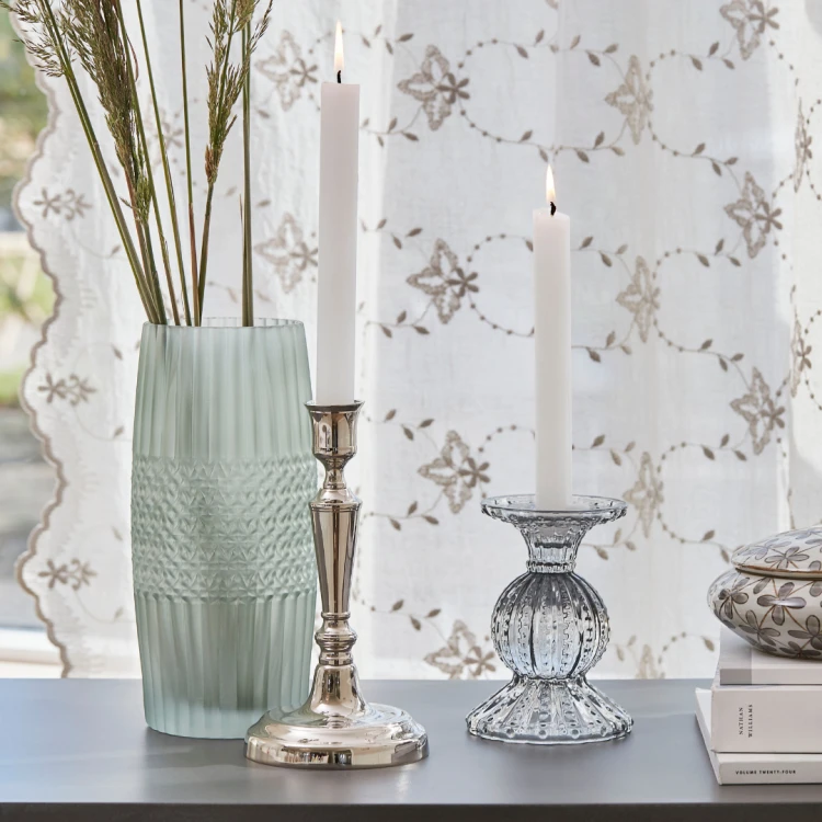 ciemnoszary-swiecznik-szklany-glamour-sivia-lene-bjerre-casa-carina