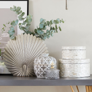 szary-szklany-pojemnik-na-toaletke-miya-lene-bjerre-casa-carina