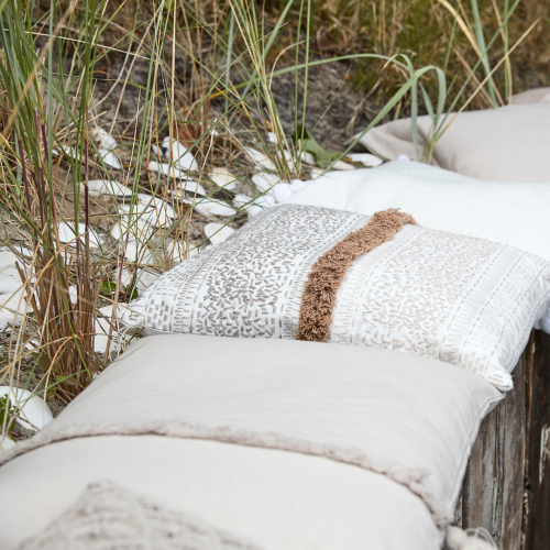 szara-poducha-z-chwostem-lene-bjerre-casa-carina