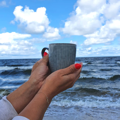 niebieski-kubek-z-uchem-nordic-sea-broste-copenhagen-casa-carina