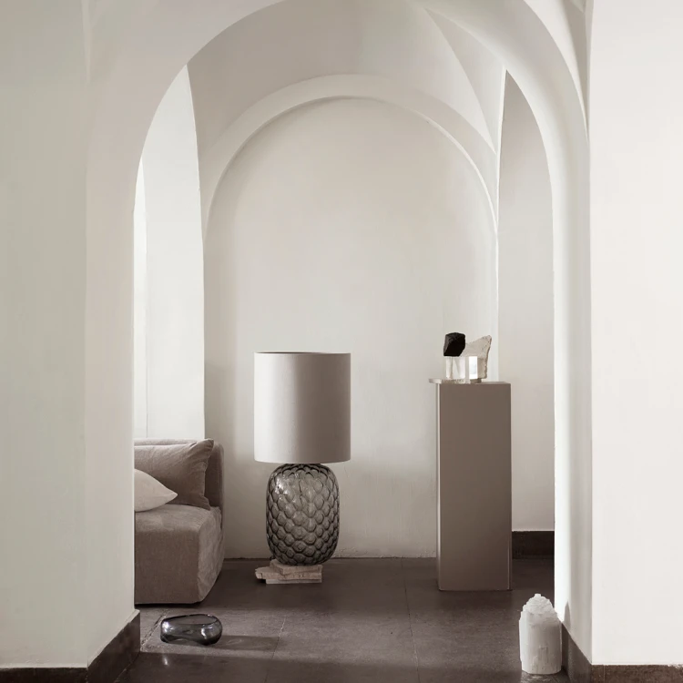 lampa-stojaca-bursztynowa-szklana-tine-k-home-casa-carina