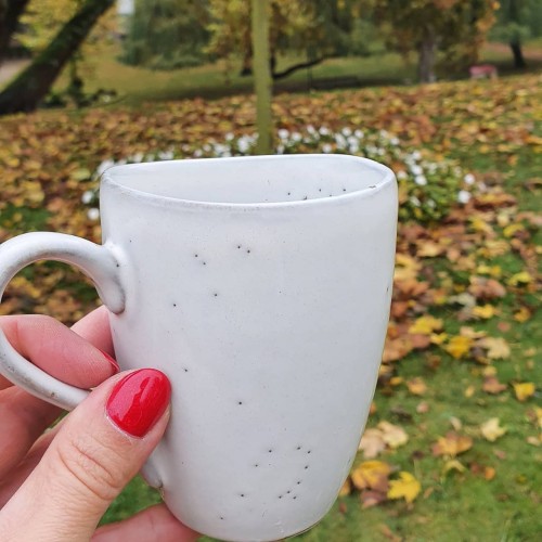 kubek-z-uchem-nordic-sand-broste-copenhagen-casa-carina