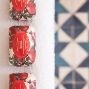 mydlo-w-kostce-o-zapachu-granatu-roma-castelbel-casa-carina