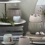 rozowa-miska-ze-zlotym-rantem-obiadowa-clara-lene-bjerre-casa-carina