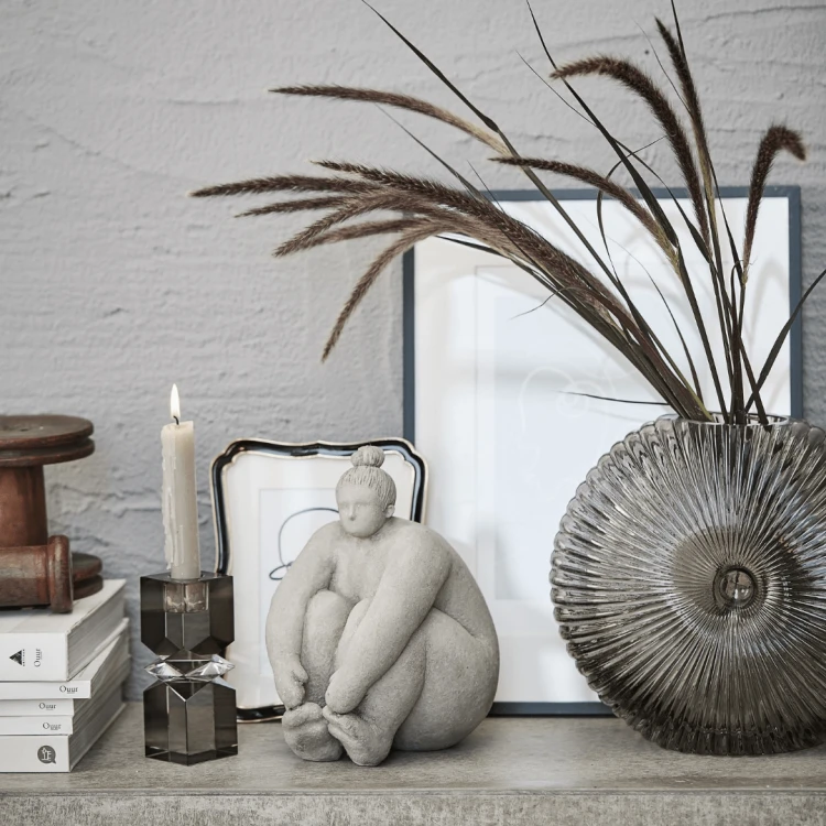 manifestacja-intymnosci-szara-figurka-ozdobna-serafina-lene-bjerre-casa-carina.png