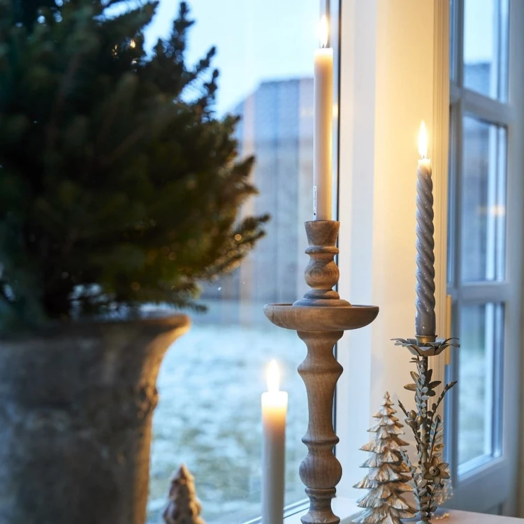 wysoki-drewniany-swiecznik-mango-42-holly-lene-bjerre-casa-carina.jpg