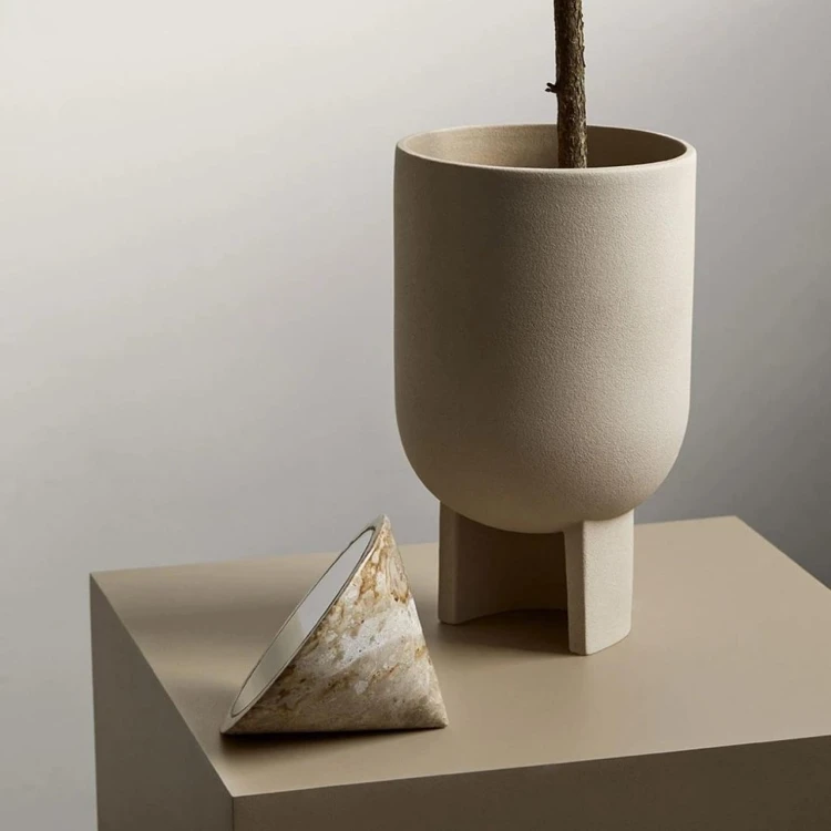 wysoka-szara-doniczka-terakota-z-powloka-z-angoby-16x27-kristina-dam-studio-casa-carina.jpg