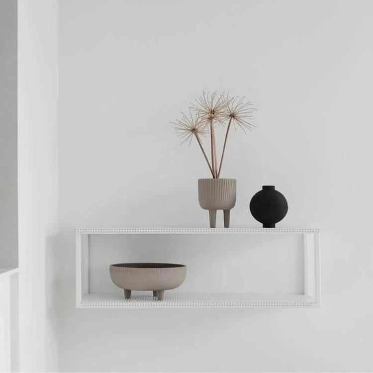 szara-doniczka-mala-na-3-nozkach-glina-12-16-kristina-dam-studio-casa-carina.jpg