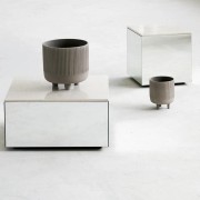 szara-doniczka-na-3-nogach-terakota-18-22-kristina-dam-studio-casacarina.jpg