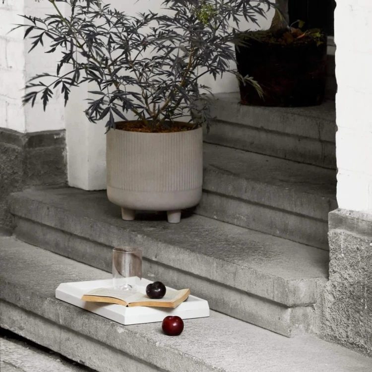 szara-donica-xl-na-podloge-3-nogach-terakota-30-29-kristina-dam-studio-casa-carina.jpg