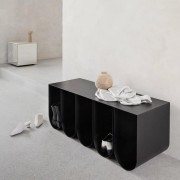 czarna-lawka-z-piecioma-przegrodami-110-curved-kristina-dam-studio-casa-carina.jpg