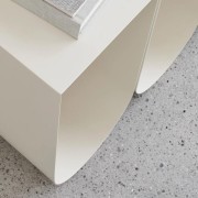 stolik-kawowy-z-przegrodami-bezowy-curved-kristina-dam-studio-casa-carina.jpg