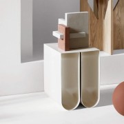 maly-stolik-z-przegrodami-bezowy-curved-kristina-dam-studio-casa-carina.jpg