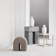 luksusowy-bezowy-puf-ze-skory-anilinowej-curved-kristina-dam-studio-casacarina.jpg