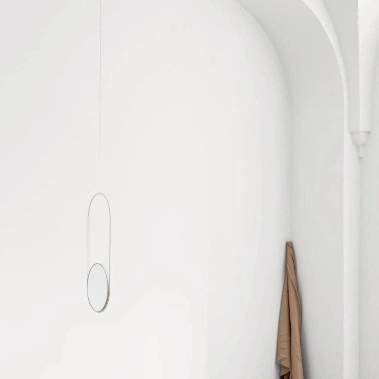 dwustronne-okragle-lustro-w-bezowej-ramie-do-zawieszenia-mobile-mirror-kristina-dam-studio-casa-carina.jpg