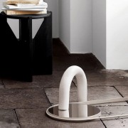dwustronne-okragle-lustro-w-bezowej-ramie-kristina-dam-studio-casa-carina.jpg