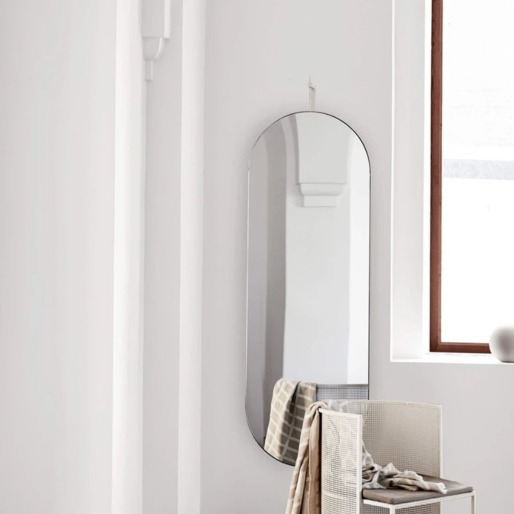 owalne-lustro-w-bezowej-ramie-185-kristina-dam-studio-casa-carina.jpg