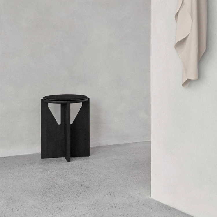 debowy-stolek-drewniany-stolik-nocny-the-stool-kristina-dam-studio-casa-carina.jpg
