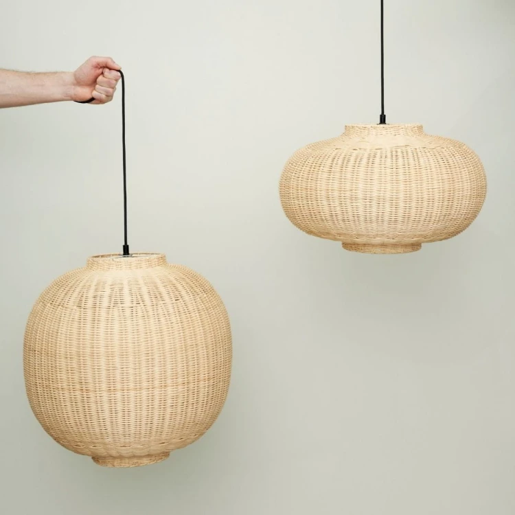 okragla-rattanowa-lampa-pleciona-45cm-e27-hubsch-casa-carina.jpg