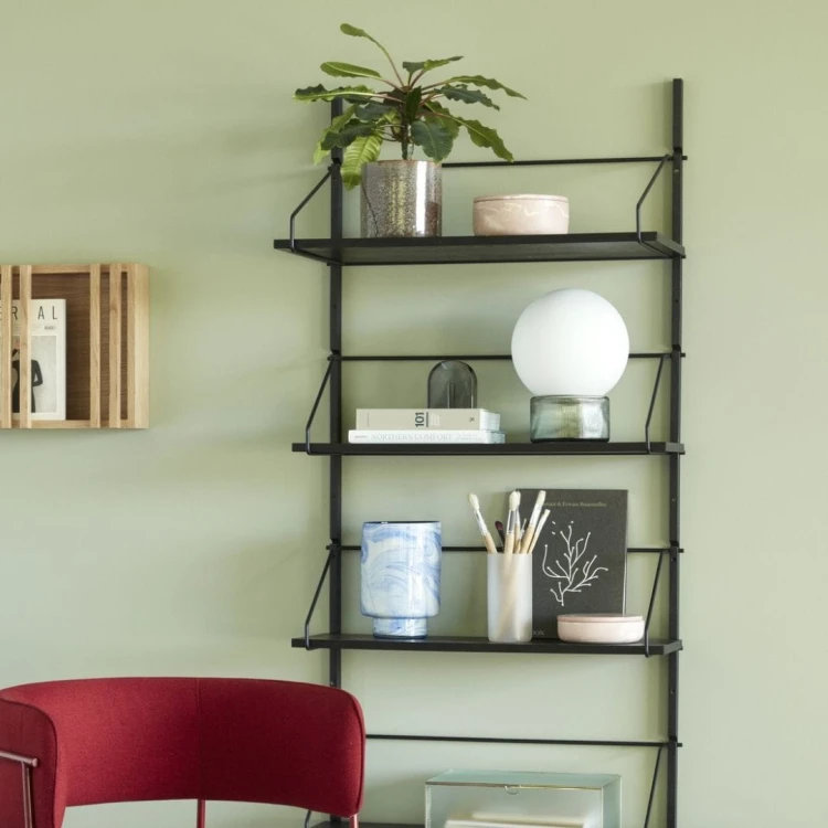 biala-lampa-kula-na-zielonej-podstawie-e27-hubsch-casa-carina.jpg