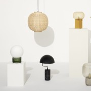 biala-lampa-kula-na-zielonej-podstawie-szklana-e27-sphere-hubsch-casa-carina.jpg