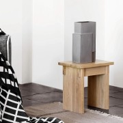 maly-japonski-stolek-stolik-debowy-40-kristina-dam-studio-casa-carina.jpg