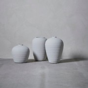 szary-antyczny-wazon-dekoracyjny-catia-lene-bjerre-casa-carina.jpg