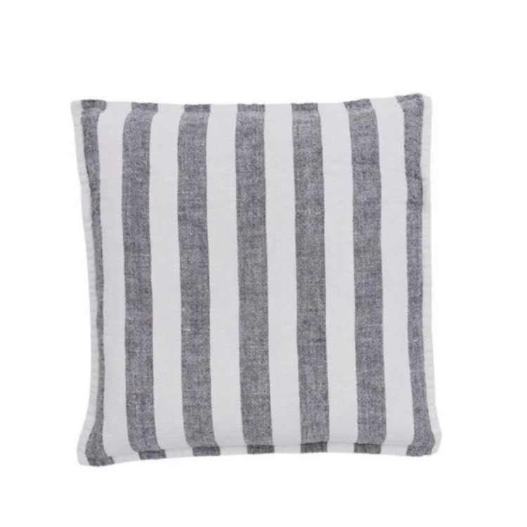 poduszka-w-bialo-ciemnoszare-pasy-fiona-lene-bjerre-casa-carina.jpg