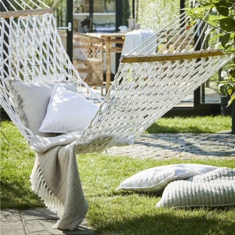 gladka-miesista-szara-poduszka-lene-bjerre-casa-carina.jpg