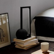czarna-kulista-lampa-na-stol-kristina-dam-studio-casa-carina.jpg
