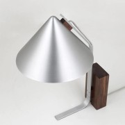 auminiowa-stozkowa-lampa-biurkowa-kristina-dam-studio-casacarina.jpg