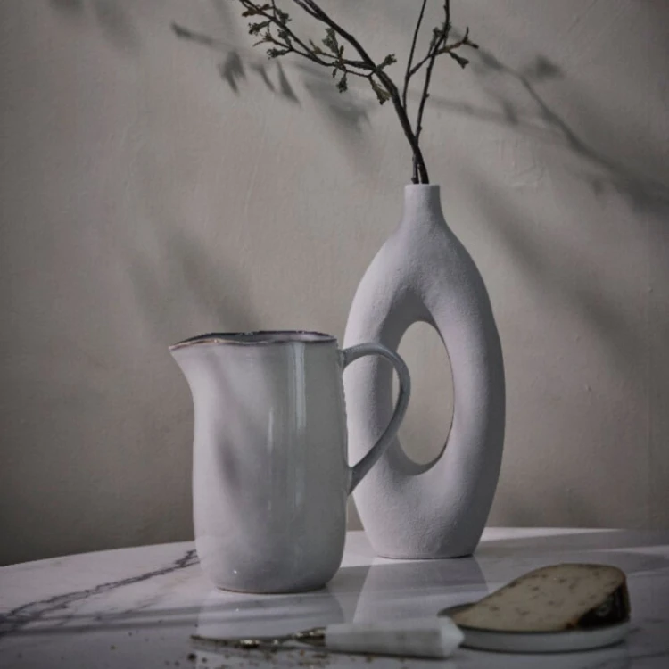 wysoki-szary-dzbanek-ceramiczny-amera-lene-bjerre-casa-carina.jpg