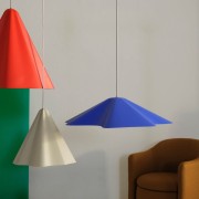 niebieska-lampa-z-rozlozystym-kloszem-broste-copenhagen-casacarina.jpg