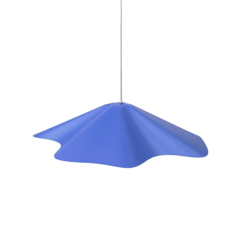 niebieska-lampa-z-rozlozystym-kloszem-broste-copenhagen-casa-carina.jpg