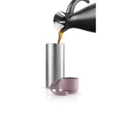 567469_To_Go_Cup_35cl_Nordic_rose_pouring_HIGH.jpg