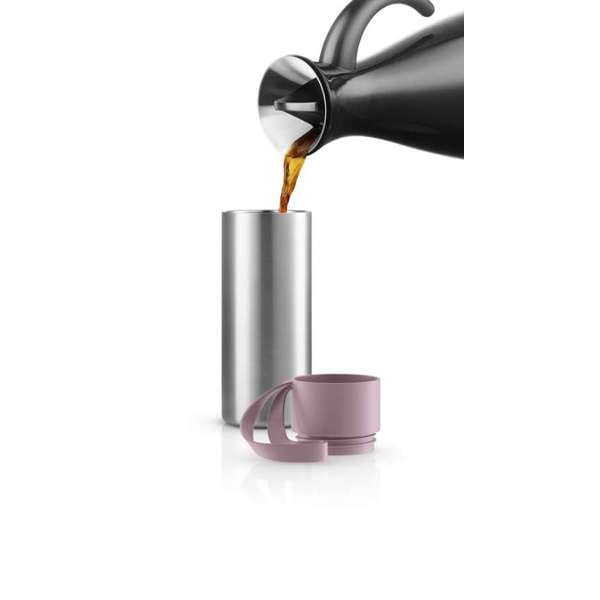 567469_To_Go_Cup_35cl_Nordic_rose_pouring_HIGH.jpg