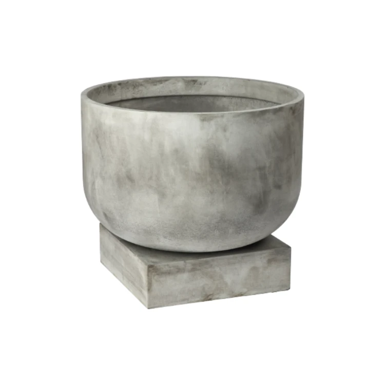 wysoka-szara-donica-zewnetrzna-betonowa-podium-bolia-casa-carina.png