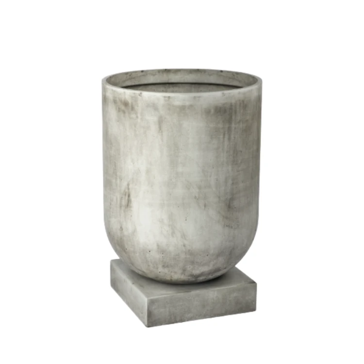 wysoka-szara-donica-betonowa-podium-bolia-casa-carina-2.png