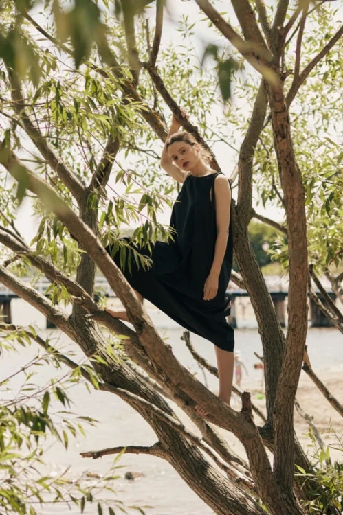 casacarina czarna.webp