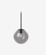 pojedyncza-czarna-lampa-wiszaca-20-orb-bolia-casa-carina.png