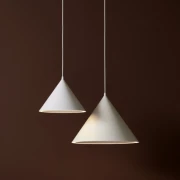 lampa-wiszaca-annular-small-woud-biała.webp
