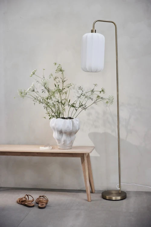 lampa podłogowa biała 1.webp