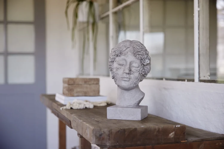 głowa szara dekoracja.webp