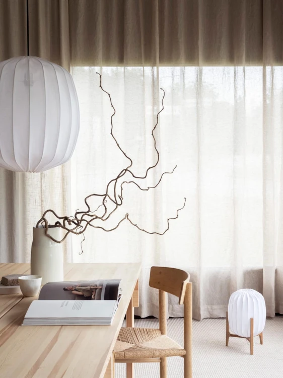 biała prisma lampa stołowa.jpg