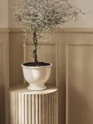 beżowy postument rillo