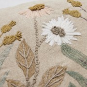 Lene Bjerre- poduszka beżowa w kolorowe kwiaty Inielle 60x40