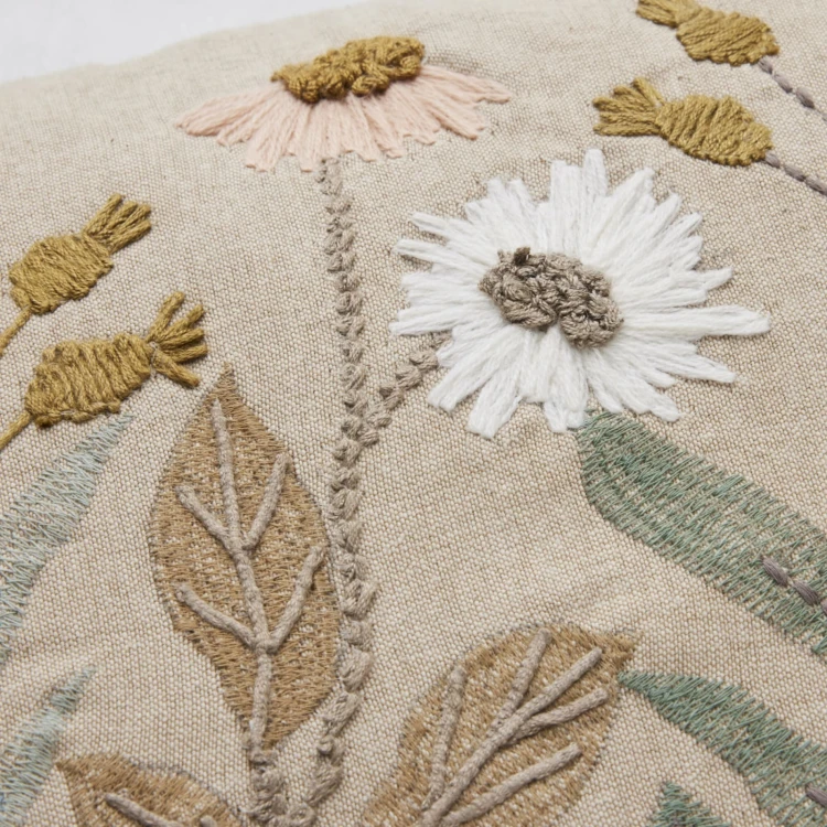 Lene Bjerre- poduszka beżowa w kolorowe kwiaty Inielle 60x40